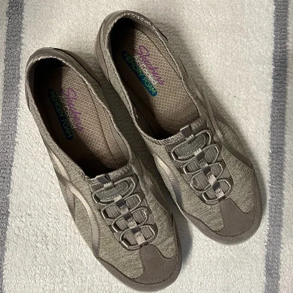 SOLD [JUST IN] Skechers Women's Beige Slip-On Memory Foam Sneakers Sz 9 - Picture 5 of 8